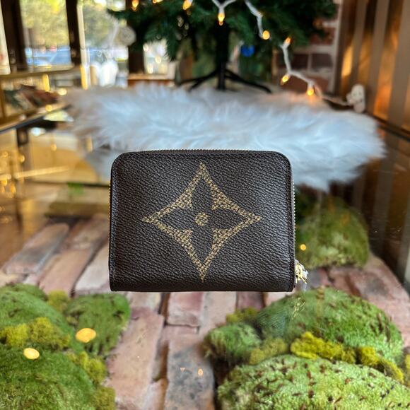 LOUIS VUITTON Reverse Monogram Zippy Coin Wallet - Picture 3 of 13